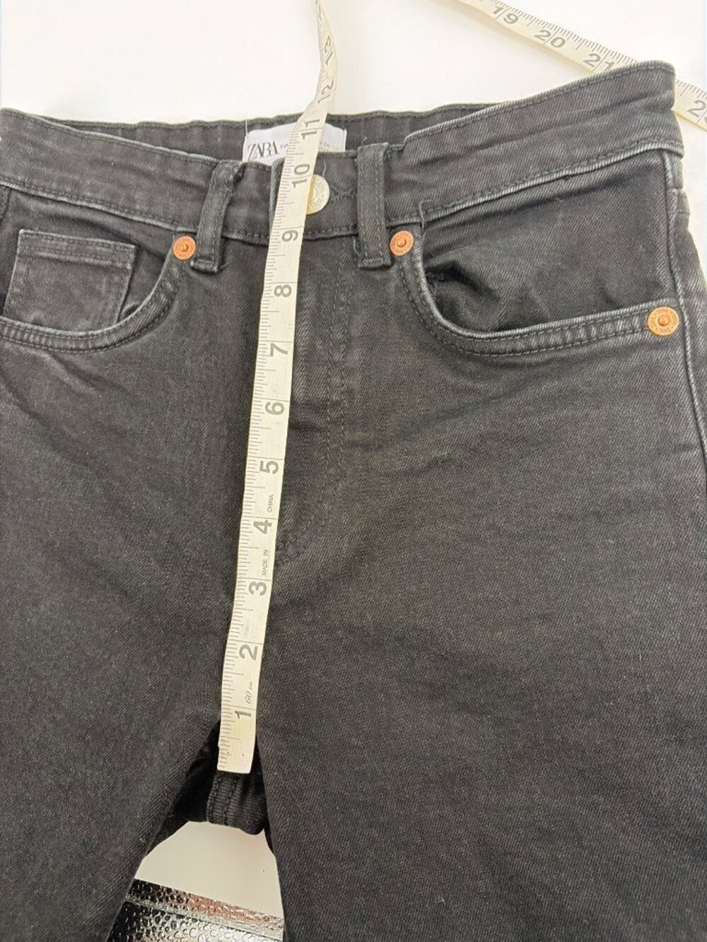 Zara Cropped Flared Jeans Womens Size 4 High-Waist Black Denim Raw Hem Boho - Picture 6 of 7